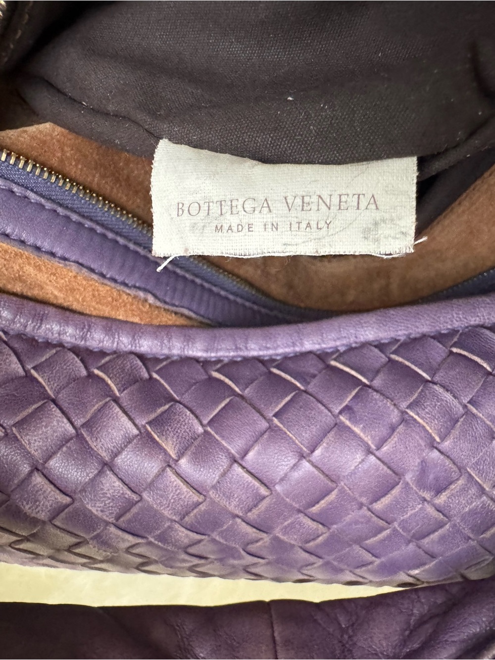 Bottega Veneta, a purple intrecciato leather hobo bag. - Picture 7 of 9